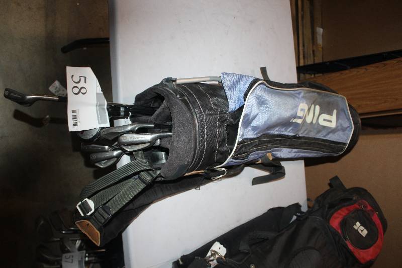 lot 58 image: Tommy Armour Golf Bag Set