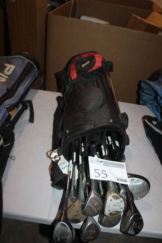 lot 55 image: Golf Bag Set