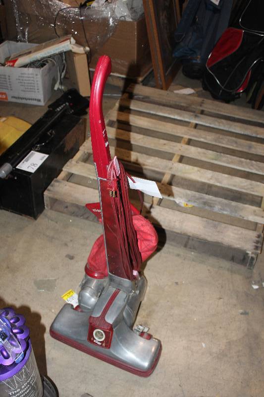 lot 62 image: Kirby Bag Vacuum