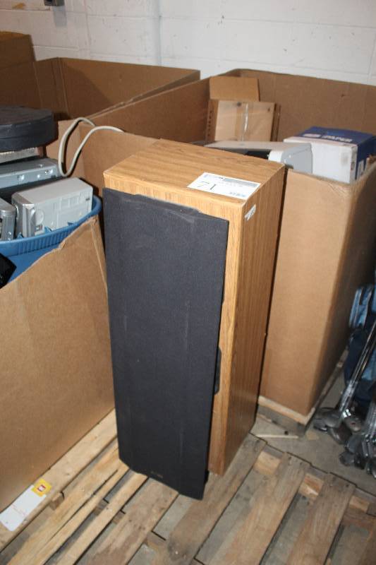 lot 71 image: Stereo Speaker