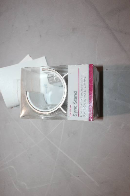 lot 118 image: Sinjimoru Sync Stand Phone Charger