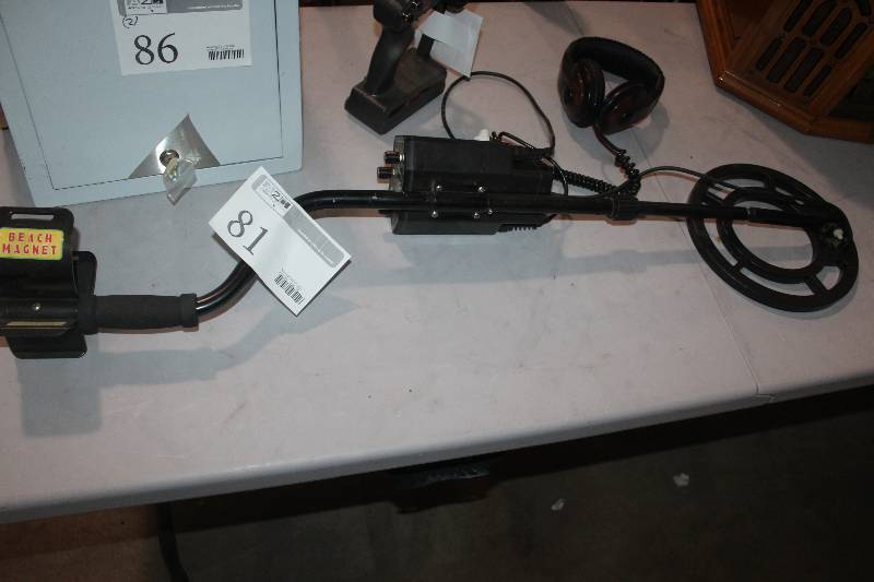 lot 81 image: Cobra Beach Magnet Treasure Hunter