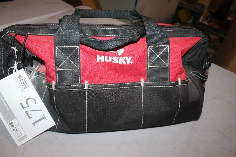 lot 175 image: Husky Bag w Climbing Gear