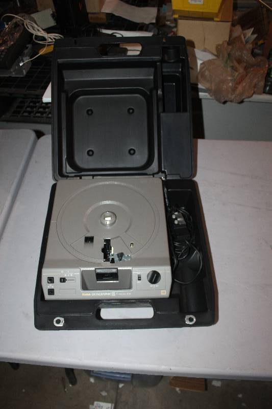 lot 194 image: Kodak Ektagraphic III And Carousel Projectors