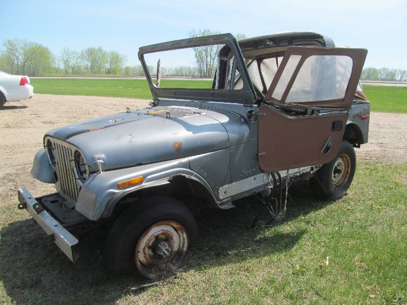 lot 1 image: CJ7 Jeep