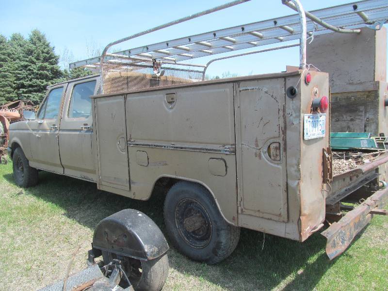 lot 3 image: Ford F350 custom