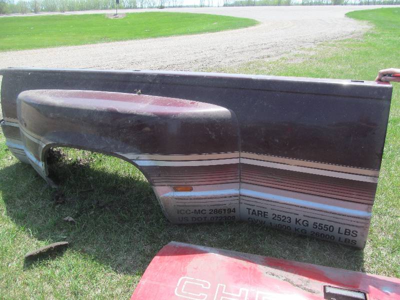 lot 7 image: dually box side