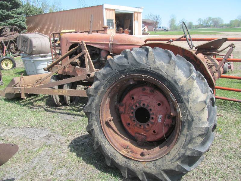 lot 14 image: Allis Chalmers tractor