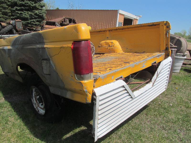 lot 15 image: Pick up box trailer