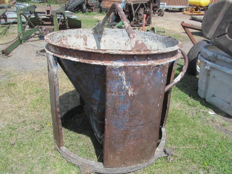 lot 16 image: Dump bucket