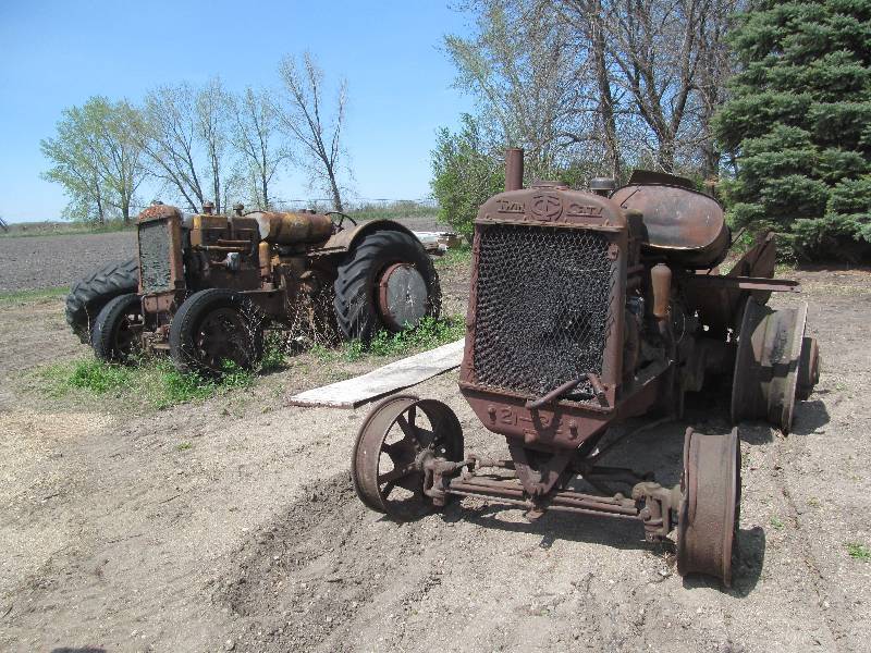 lot 24 image: Minneapolis Moline Twin City Tractors