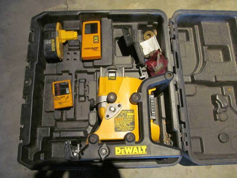 lot 40 image: Dewalt laser