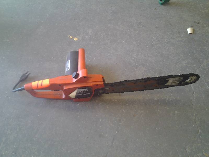 lot 11 image: Montgomery Wards Electric Chain Saw