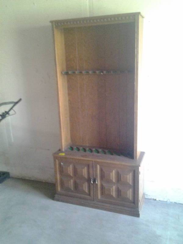 lot 13 image: 10-Place Gun Display Cabinet
