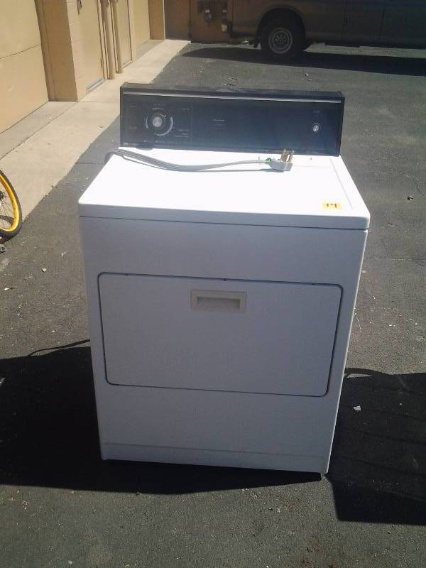 lot 14 image: Kenmore 60-Series Extra Capacity 220-Volt Electric Dryer - Works