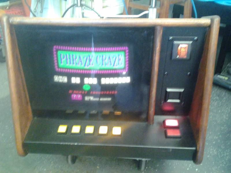 lot 28 image: Bar Top Video Game Phraze Craze (Like Wheel Of Fortune)
