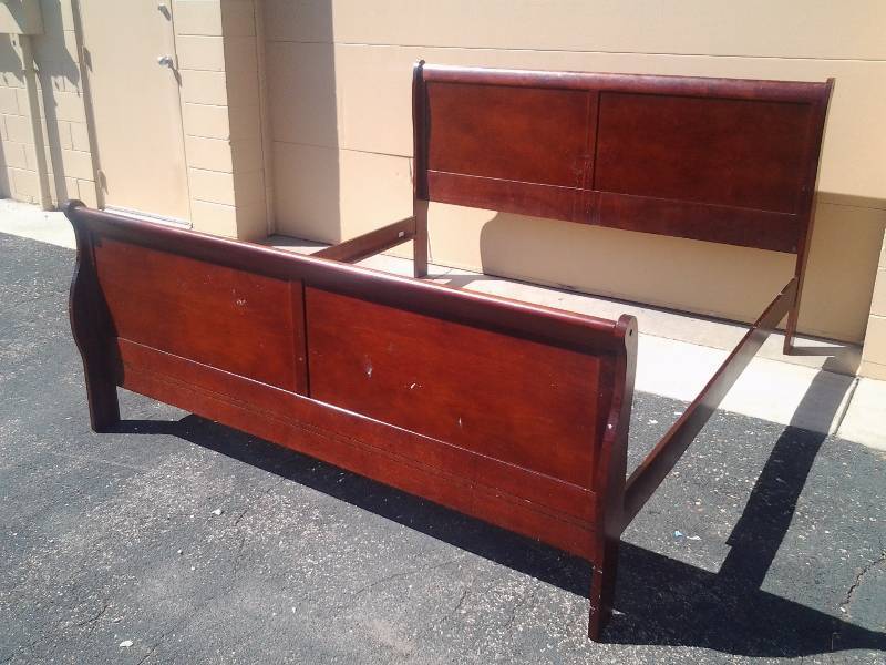 lot 39 image: King Size Sleigh Bed, Headboard, Foot Board, Rails