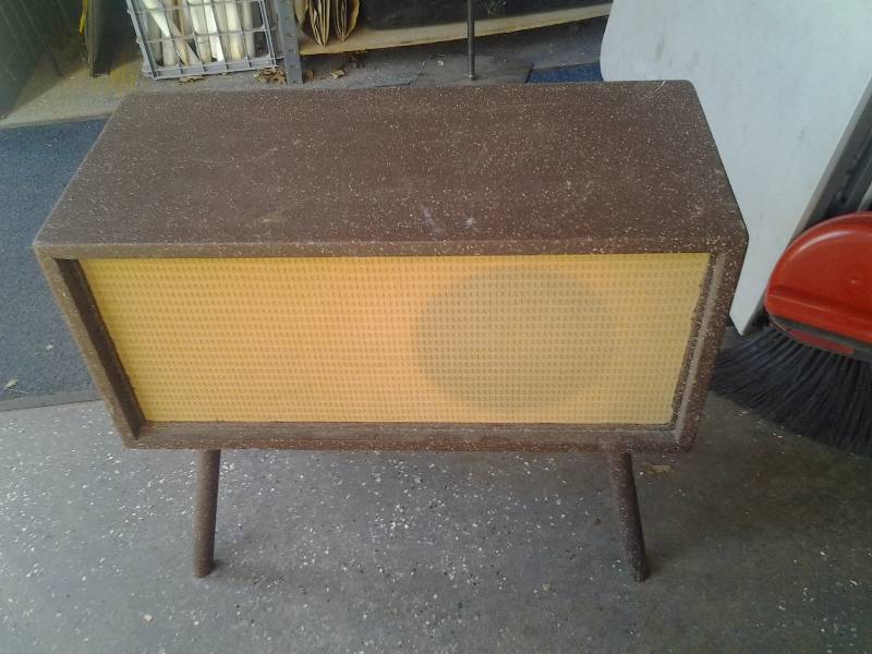 lot 41 image: Vintage Retro Speaker 23 x 10 x 21
