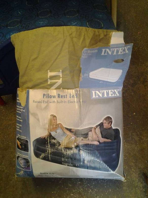 lot 46 image: Queen Size Inflatable Raised Bed With Built In Pump