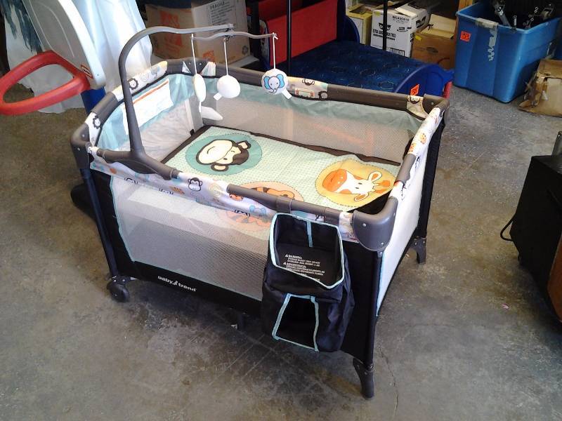 lot 47 image: Baby Trend Pack N Play