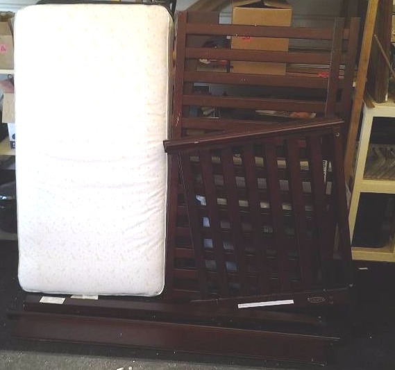 lot 48 image: Graco Lauren Classic Crib & Mattress-Like NEW