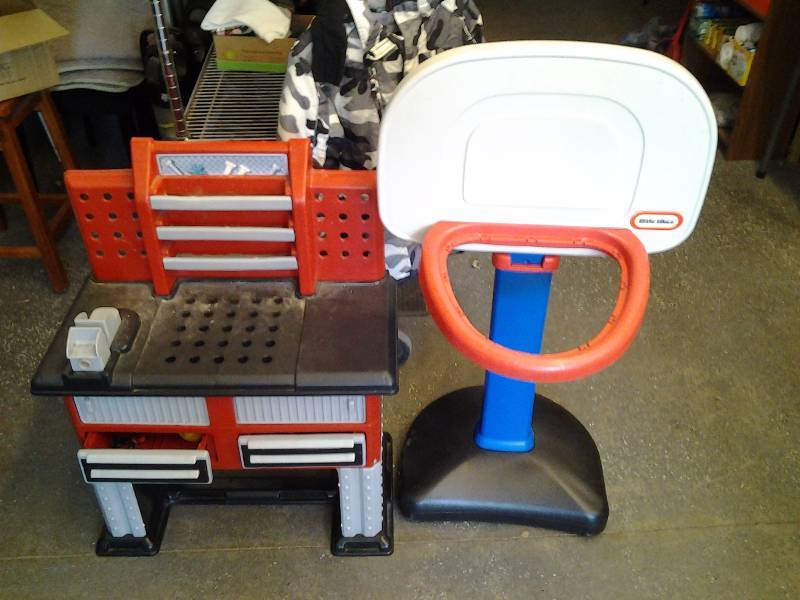 lot 49 image: Little Tikes Basketball Hoop, Toy Work Bench