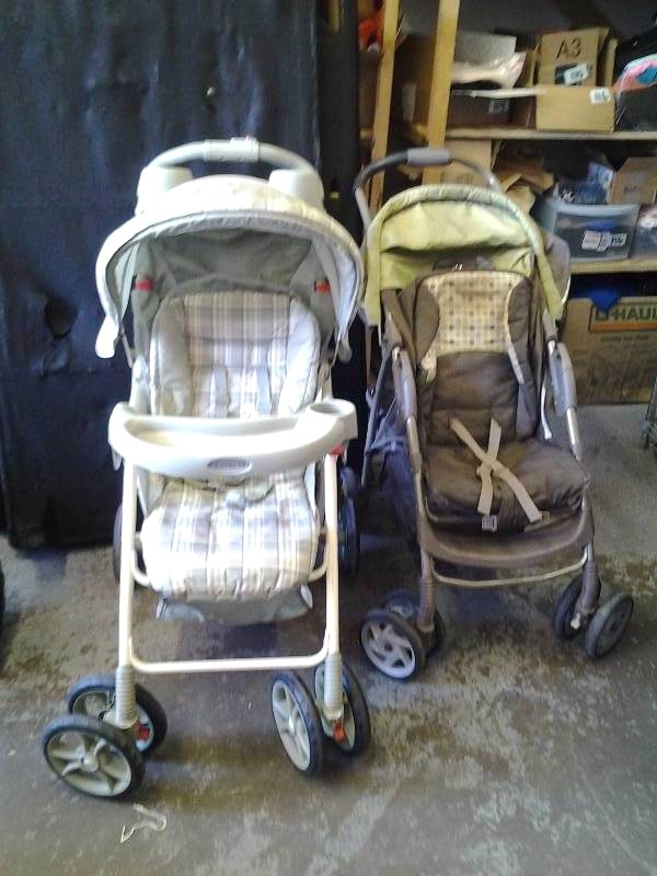 lot 50 image: 2-Graco Folding Strollers