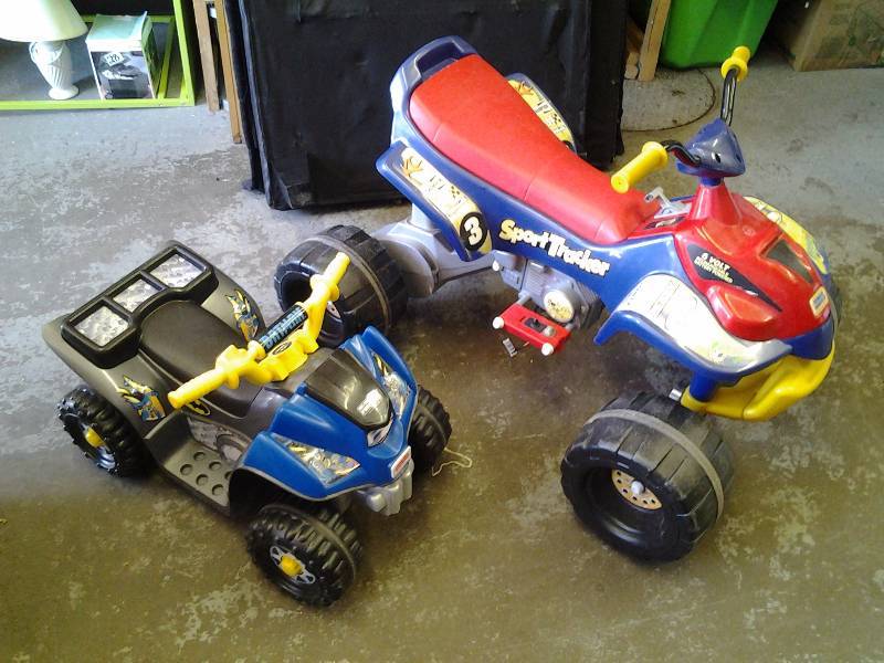 lot 51 image: 2-Power Wheel Ride-On Toys (No Chargers Or Batteries)