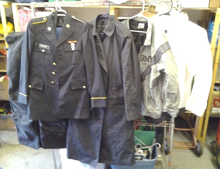 lot 55 image: Army Dress Blues Uniform