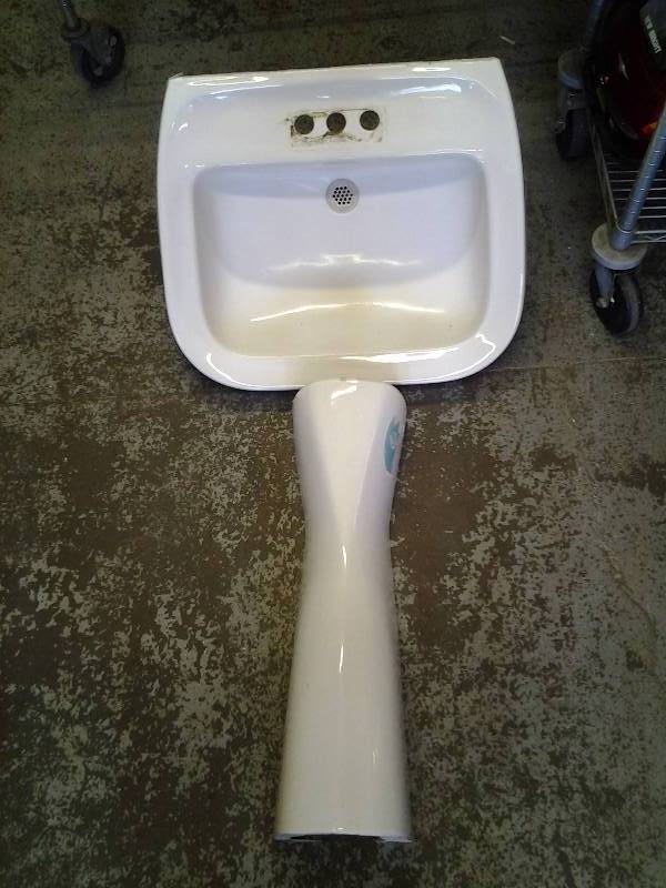 lot 57 image: 2-Piece Pedestal Sink (24x20) Base 26 Inch