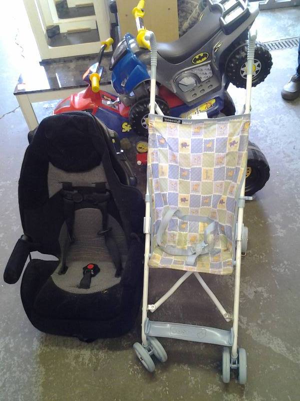 lot 64 image: Cosco Umbrella Stroller & Car Seat