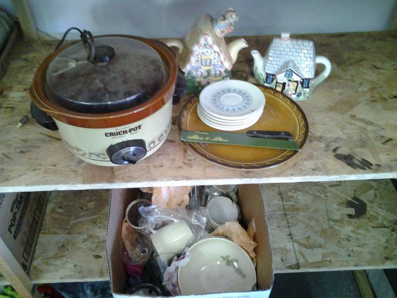 lot 76 image: Crock Pot, Tea Pots, Kitchen Related