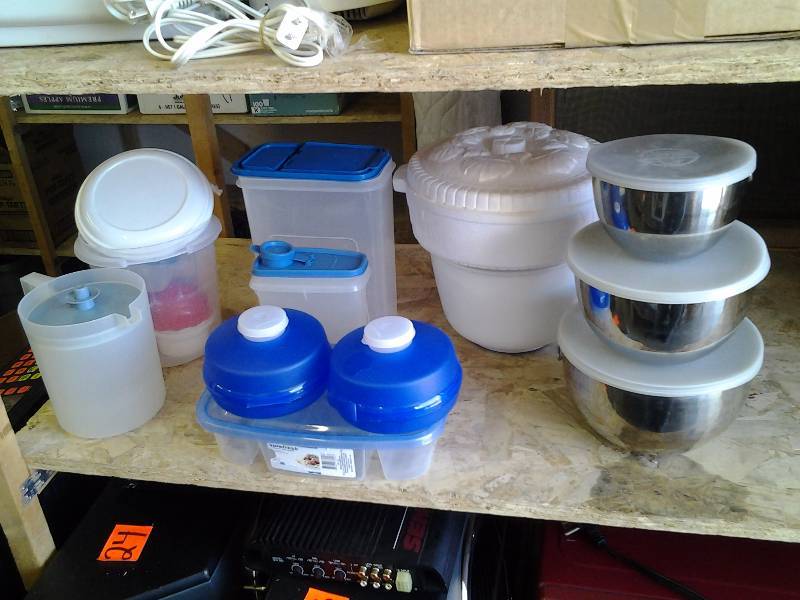 lot 79 image: Stainless Steel Revere Bowls With Lids, Tupperware & More