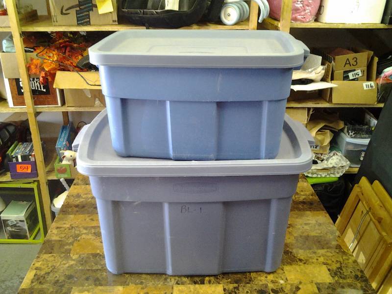 lot 84 image: 2-Rubbermaid Totes With Lids