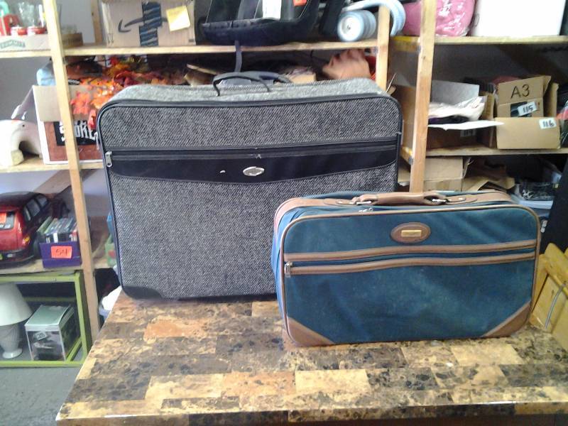 lot 88 image: Large Rolling Suitcase, Green Carry-On  Size