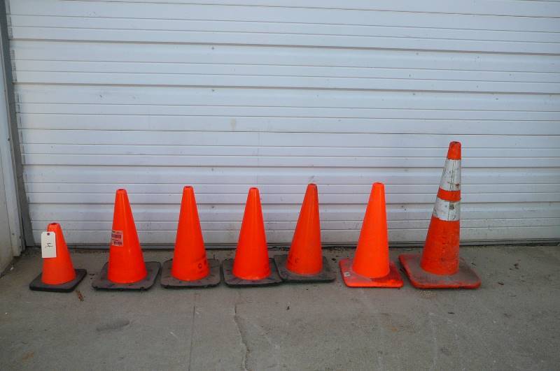 lot 4 image: SAFETY CONES