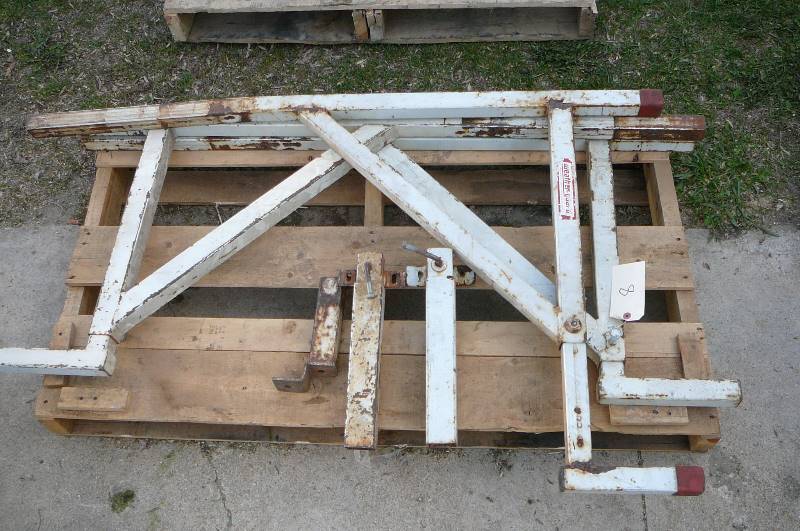 lot 8 image: LADDER RACK
