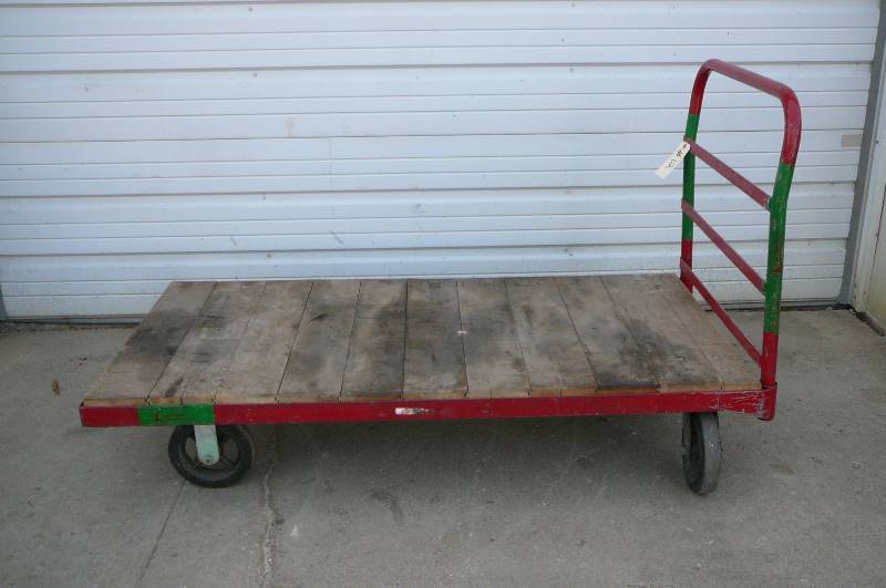 lot 12 image: PLATFORM CART WITH CASTERS