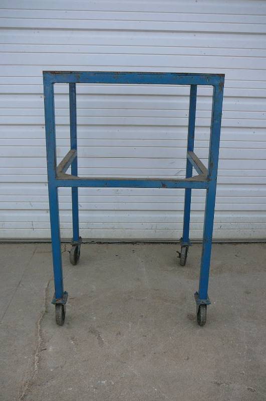 lot 21 image: HEAVY DUTY STAND WITH CASTERS