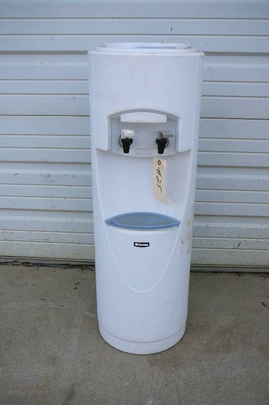 lot 25 image: WATER COOLER HOT & COLD