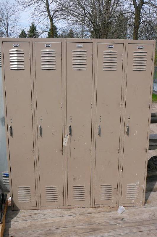 lot 26 image: SCHOOL LOCKER