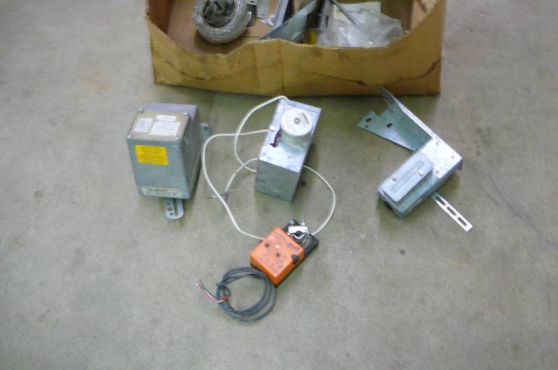 lot 64 image: ELECTRIC ACTUATOR SET