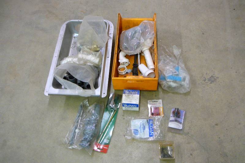 lot 65 image: PLUMBING FITTING SET