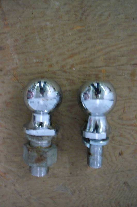 lot 66 image: HITCH BALLS