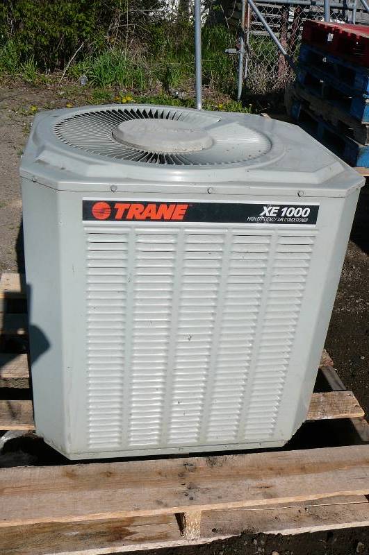 lot 68 image: AIR CONDITIONER