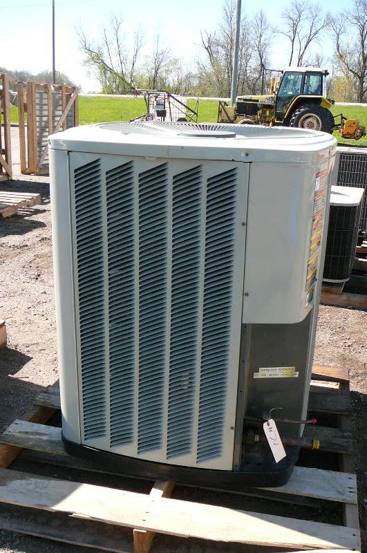 lot 71 image: AIR CONDITIONER