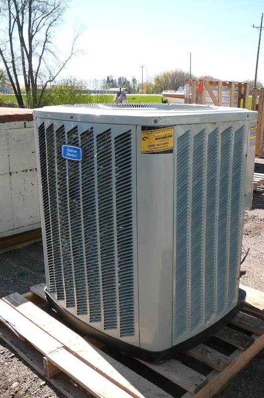 lot 72 image: AIR CONDITIONER