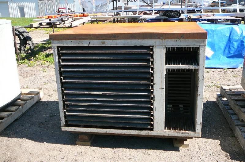 lot 73 image: IRON TOP BENCH