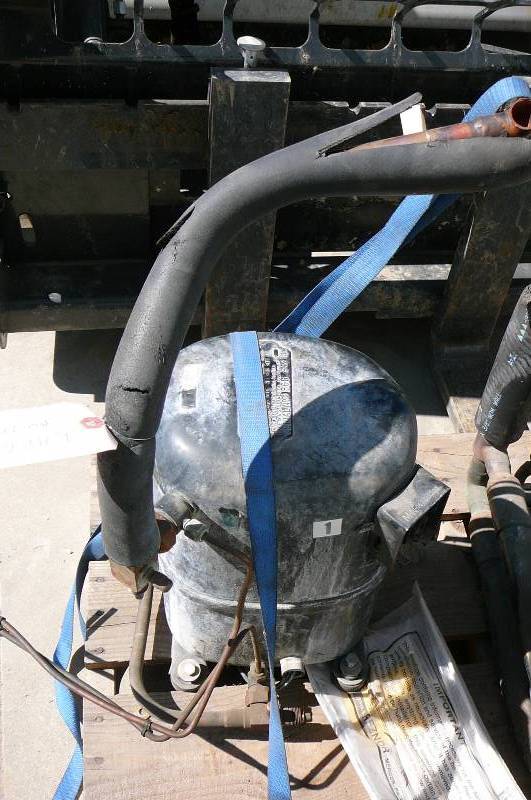 lot 84 image: 5 HP Compressor med temp