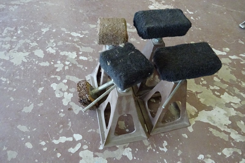 Lot of 4 jack stands